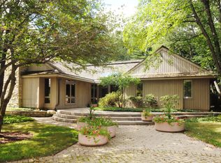 8 Bridlewood Rd, Northbrook, IL 60062