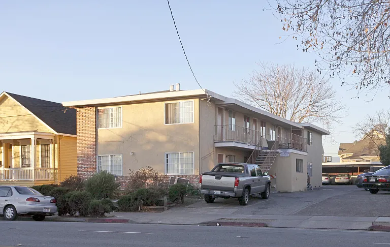 560 Lafayette St — Photo 9