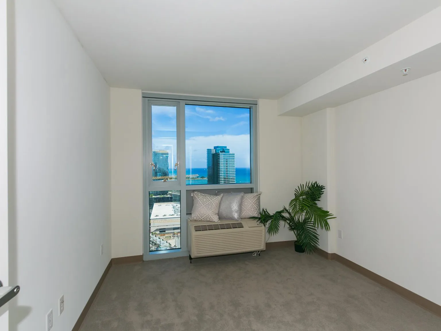3 bed, 1000 sqft, $4,450 — Photo 4