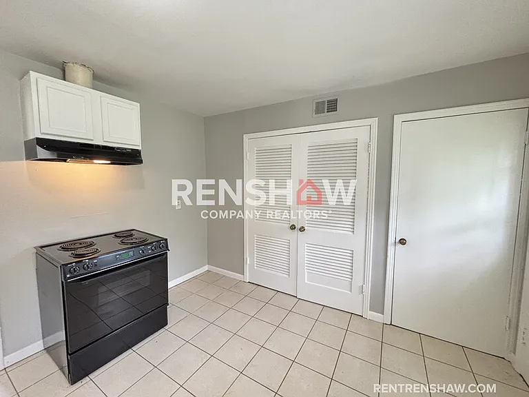 828 Harvey Cv — Photo 6