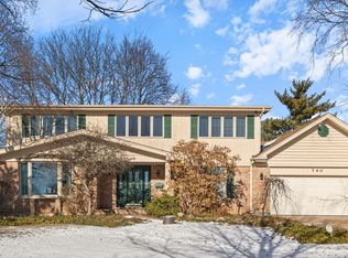 740 Winston Dr, Elk Grove Village, IL 60007