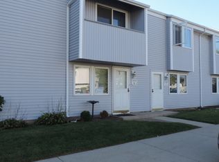 1742 Cumberland Green Dr UNIT 10, Saint Charles, IL 60174