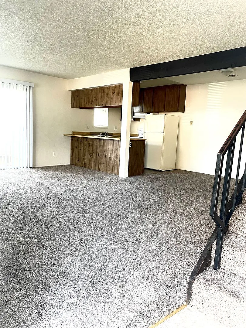 Building Photo - 2766 Oak St #1-4