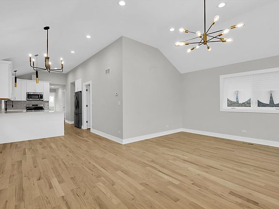 4th image of 7619 S Vernon Ave