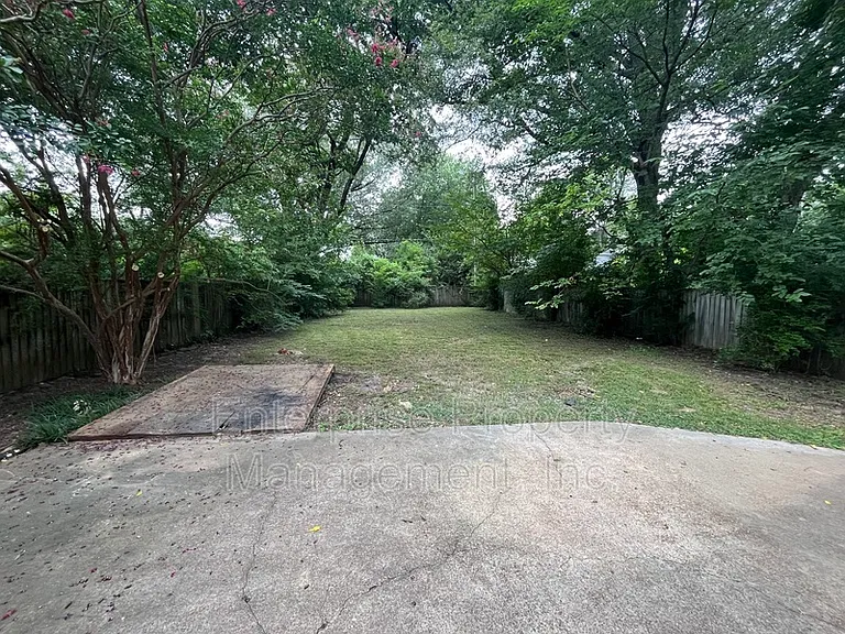 609 Houston St — Photo 17