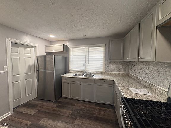 4th image of 1402 E Willard St