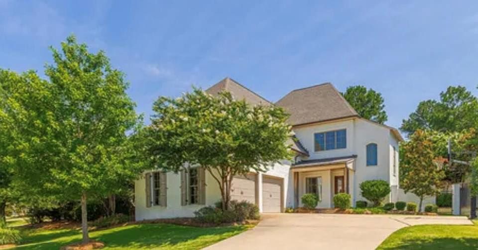 1st image of 104 Vinca Dr