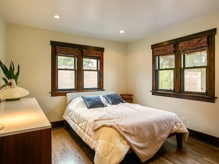 207 Richmond Dr NE — Photo 13