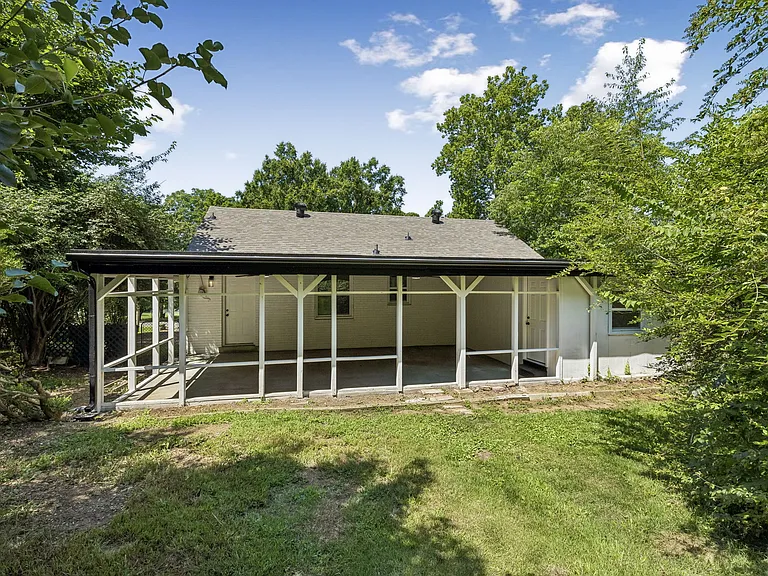 2208 Larimore Dr — Photo 14