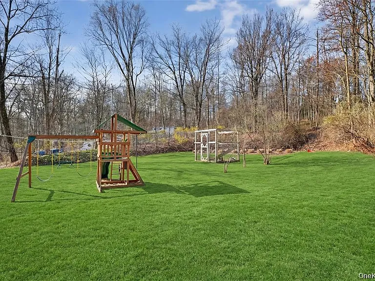 155 Roselawn Rd — Photo 36