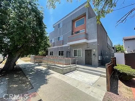 6445 Woodley Ave #101 — Photo 23