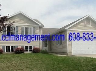 1016 Westridge Dr, Sun Prairie, WI 53590