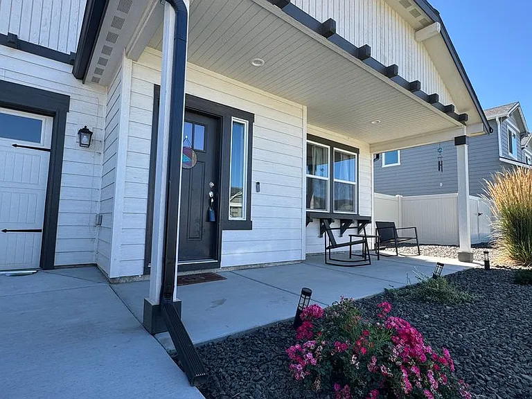 2303 S 58th Ave — Photo 1