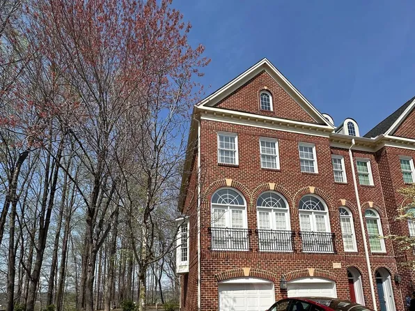 47772 Scotsborough Sq, Sterling, VA 20165