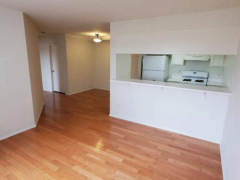 3957 W 7th St #6 — Photo 3