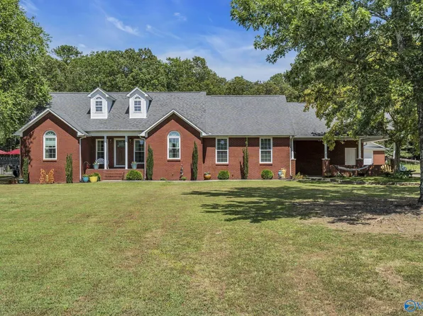 1716 Lindsay Ln N, Athens, AL 35613
