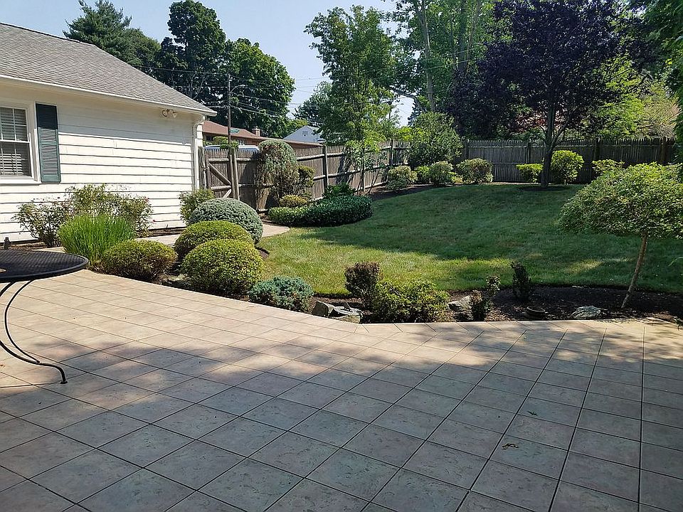 1st image of 206 Meshanticut Valley Pkwy