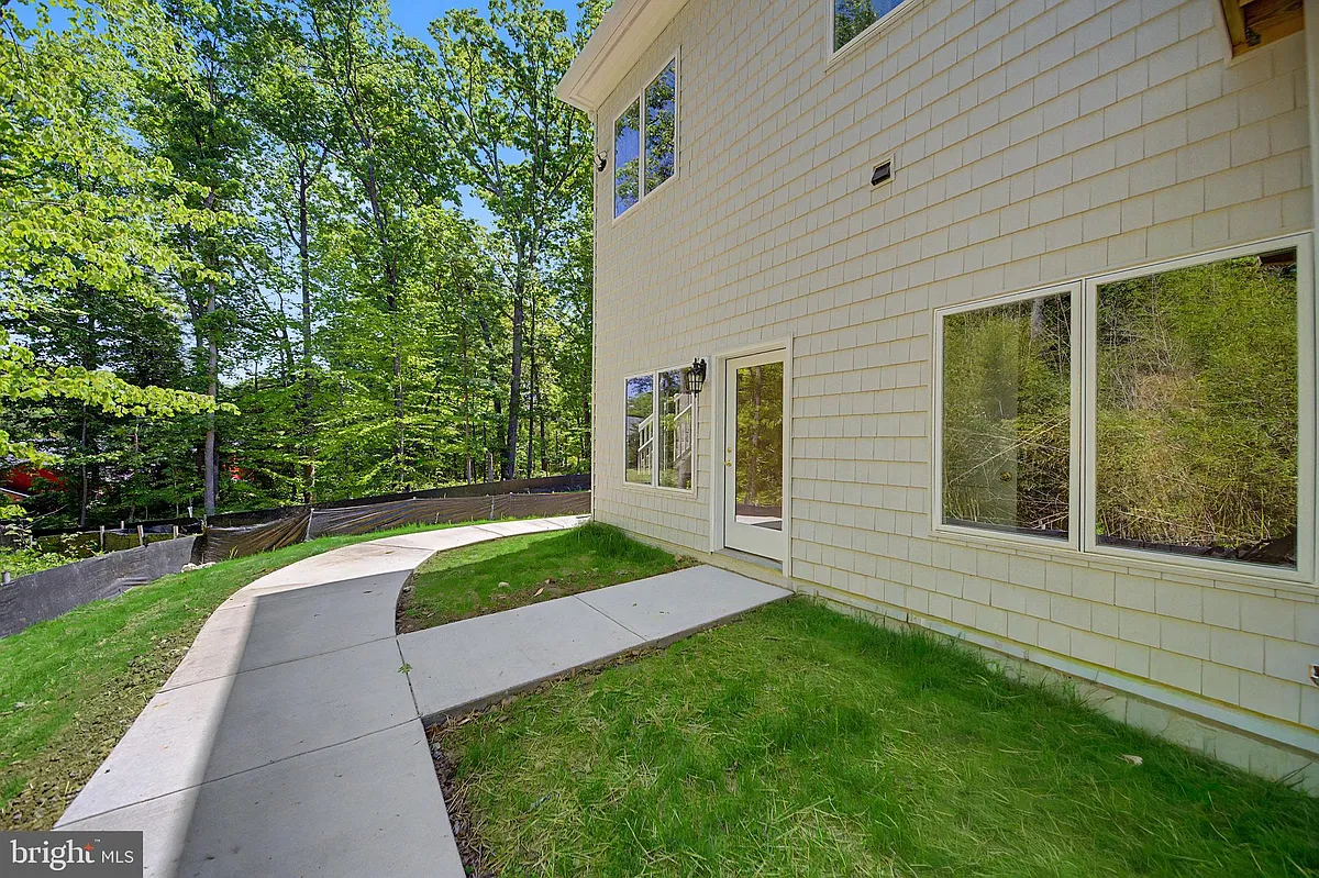 Building Photo - 10205 Sorrel Ave