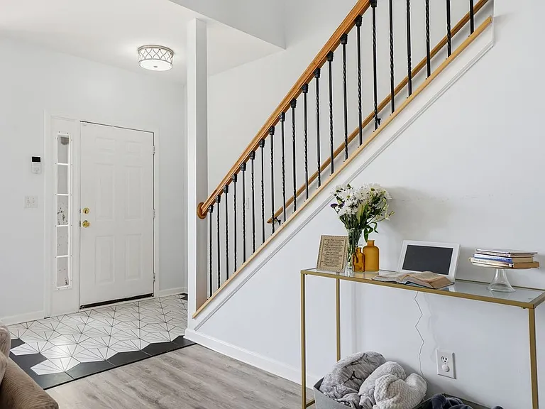 166 NW Odyssey Turn — Photo 5