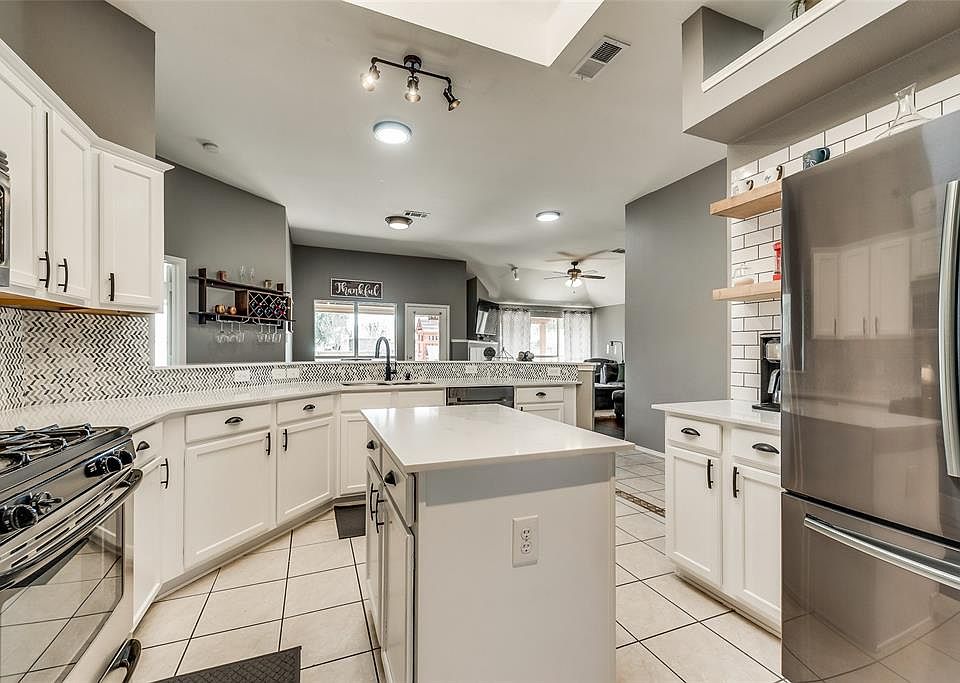 1st image of 5904 Vista Park Ln