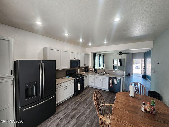 4th image of 1808 Hickory Ln