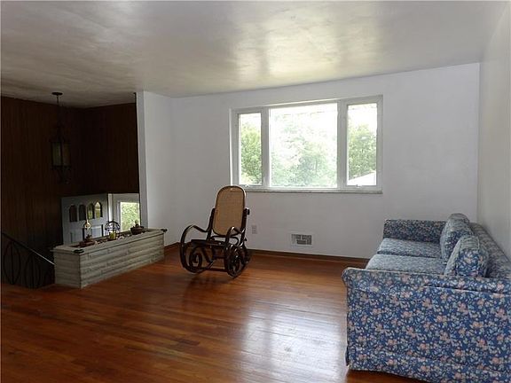 2nd image of 3479 Cherry Ave
