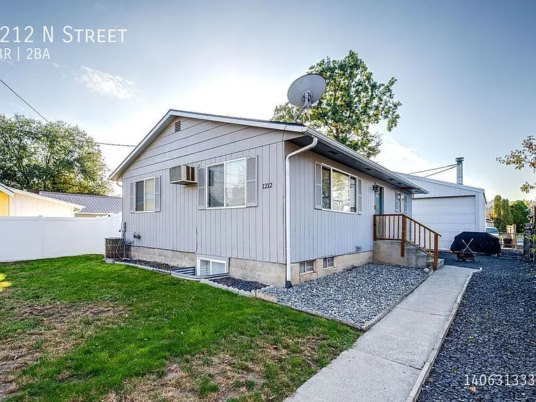 1212 N St — Photo 2