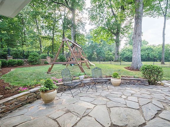 Enjoy the yard & golf views!