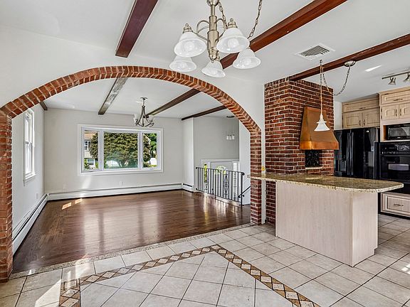 3rd image of 56 Cushing St