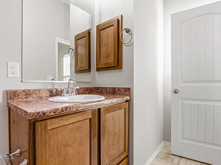 714 Hc Gilbert Minjares Dr #A — Photo 17