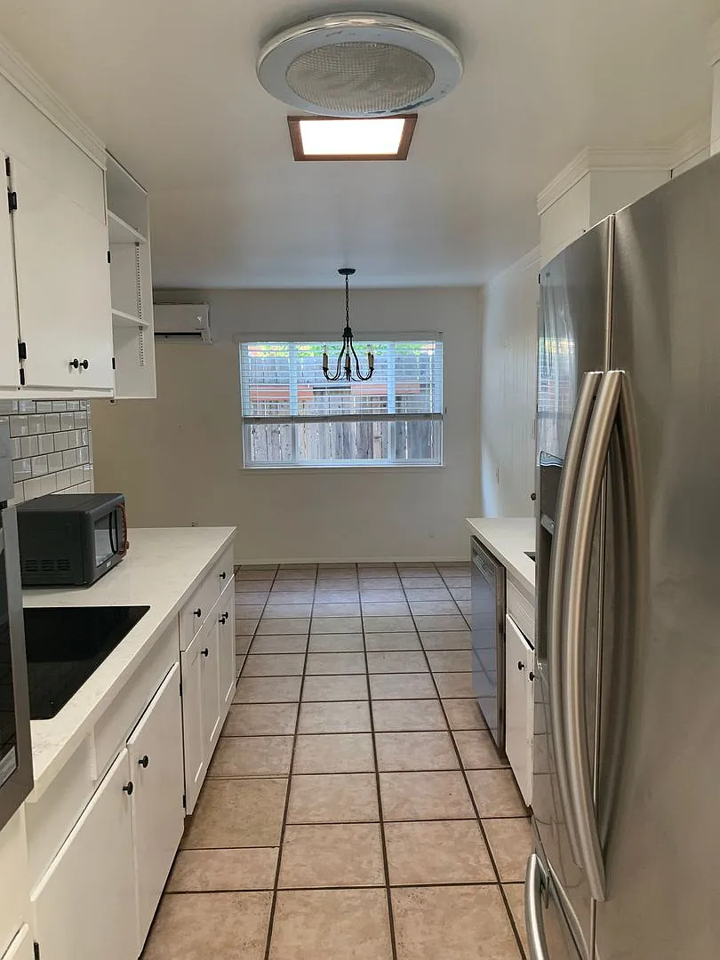 Updated 3-Bedroom Home Near Chestnut Park-$500 Off First Month's Rent — Photo 2