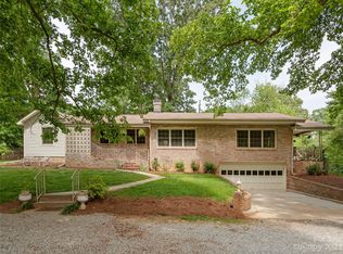 426 Stoney Mountain Rd, Hendersonville, NC 28791