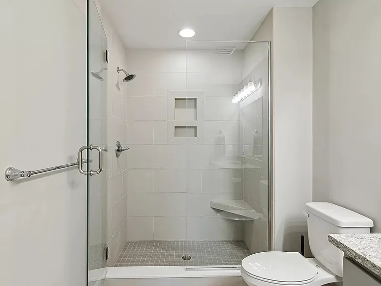 2535 W Towne St — Photo 13