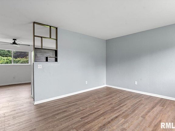 5th image of 1600 E Walnut St