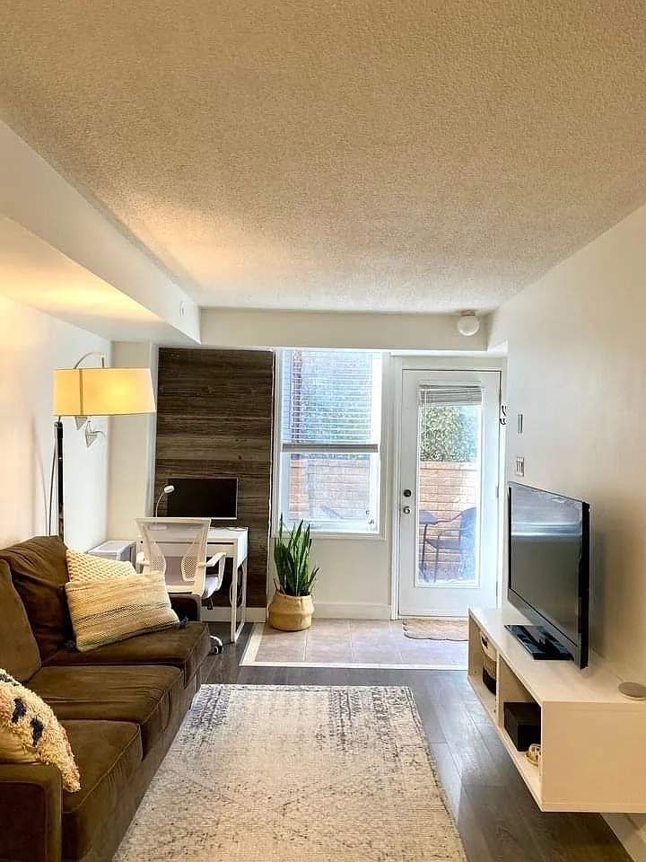 1 bed, 550 sqft, $2,400 — Photo 1