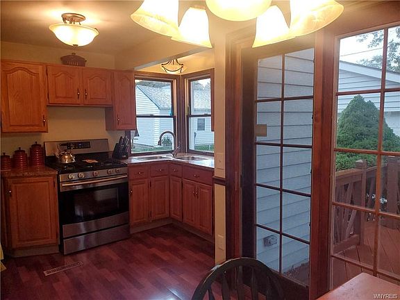 3rd image of 114 Lyndale Ct