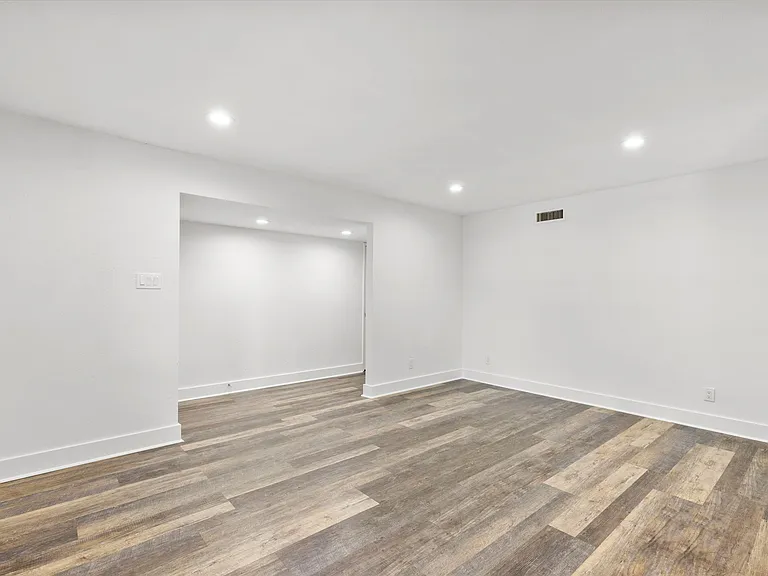 2814 Lindbergh Dr — Photo 12