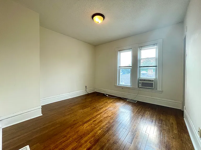 824 Lowry Ave NE #2 — Photo 5