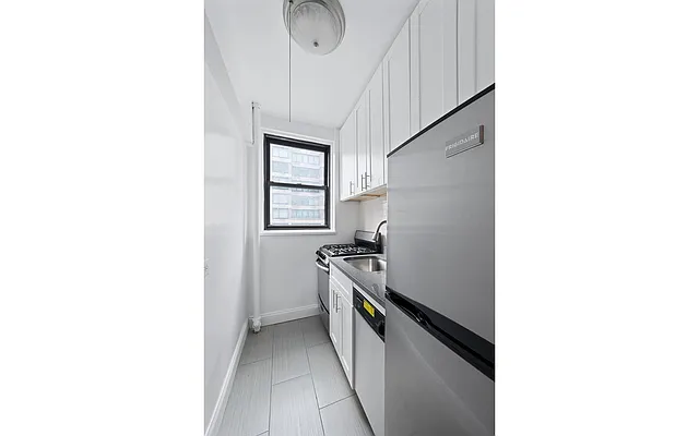 Rented by Douglas Elliman | media 14