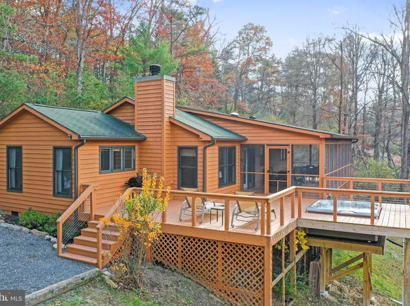 646 Whispering Pines Way, Lost City, WV 26810
