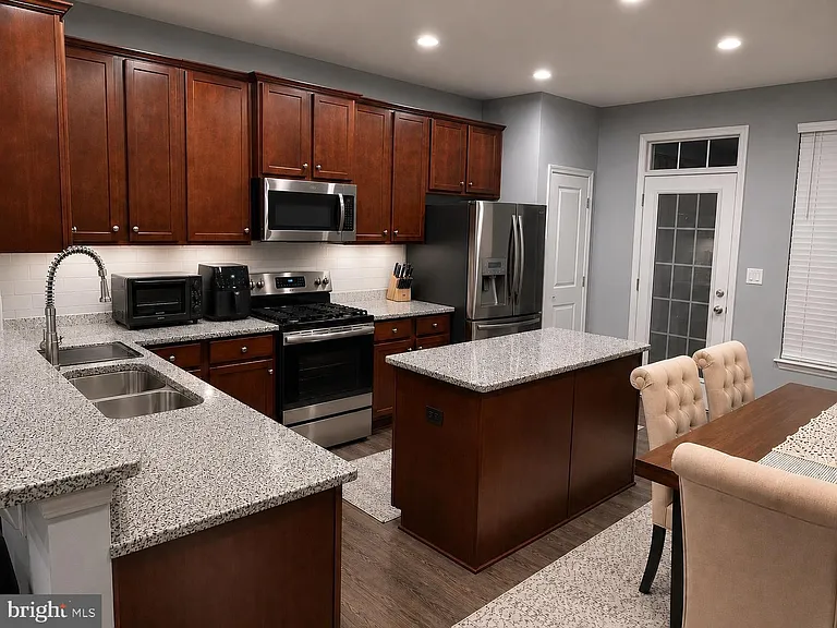 7556 Hancock St — Photo 3