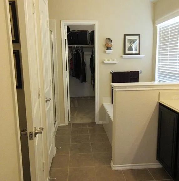 1110 Lubbock Ln — Photo 30
