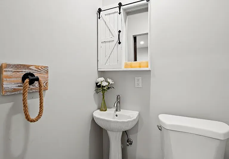 749 N Wilton Pl #2 — Photo 14