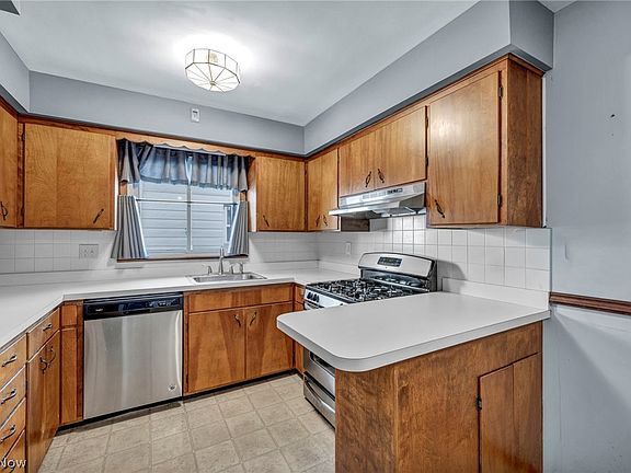 5th image of 179 Caroline St