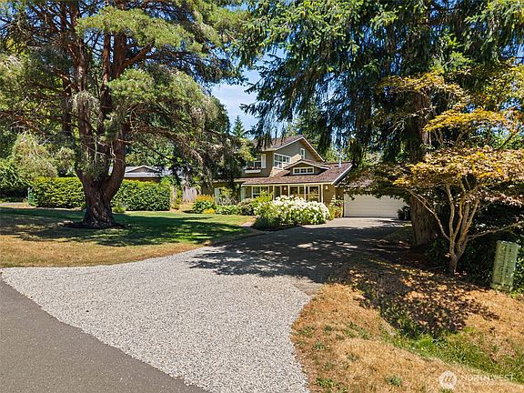 2nd image of 5356 Ruby Place NE