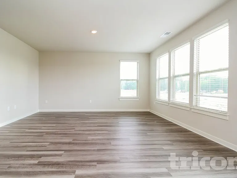 1720 Lannister Ave — Photo 2