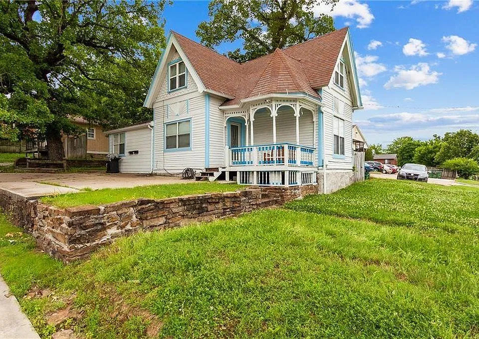 805 N Leverett Ave