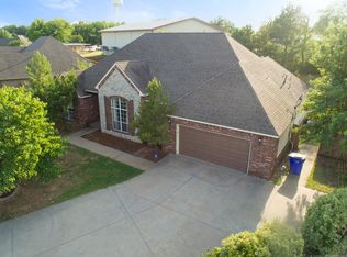 25530 Briar Dr, Claremore, OK 74019