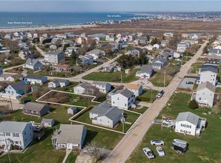 40 Saltaire Ave, Narragansett, RI 02882