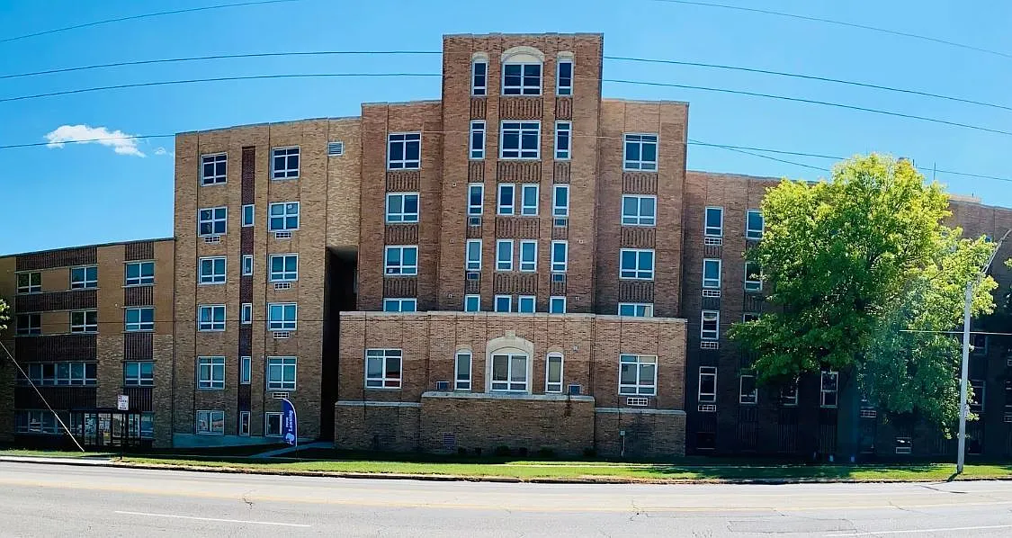 Madison Street Apartments — Photo 1